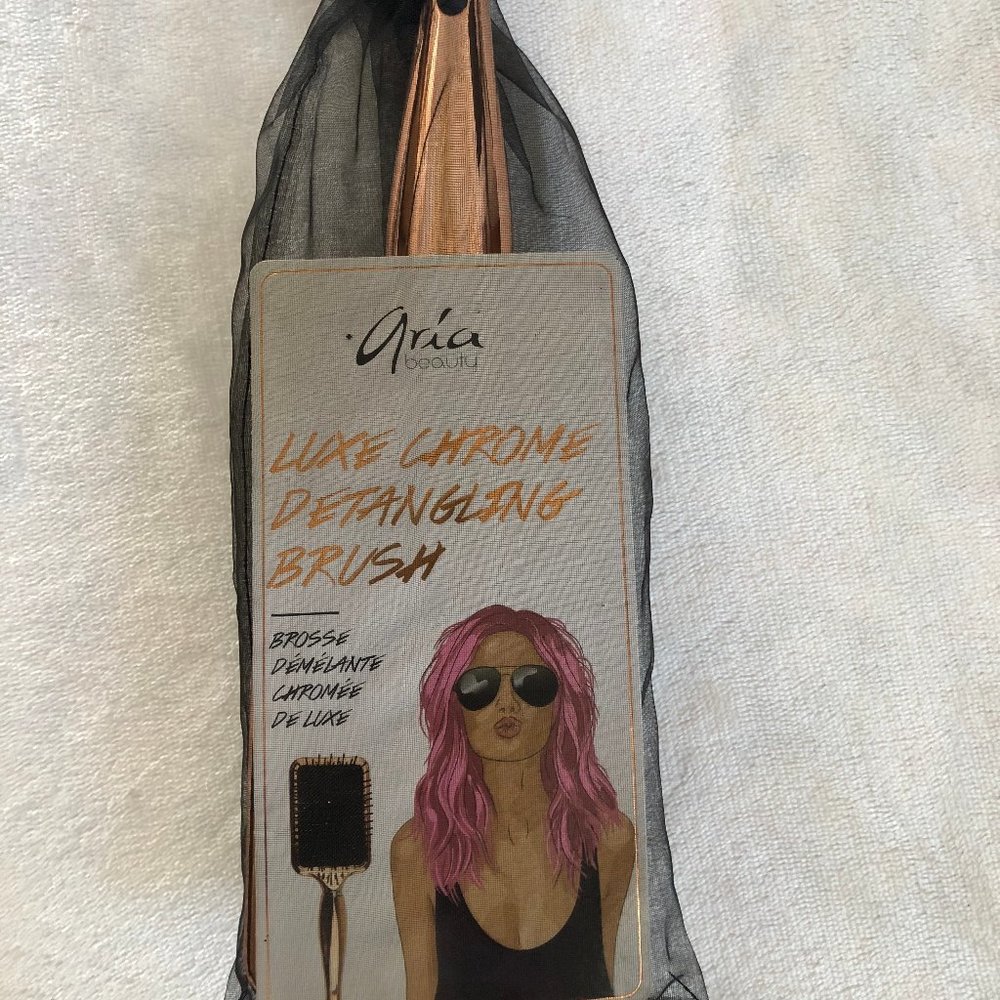 Aria Beauty Luxe Chrome Detangling Brush